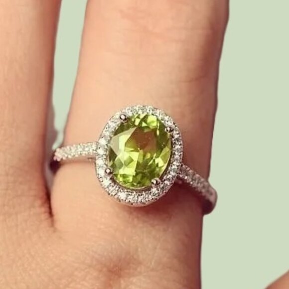 Source Unknown Jewelry - Green Peridot CZ Halo Silver Fashion Ring Size 7 NWOT